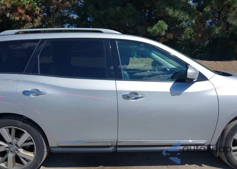 2015 Nissan Pathfinder Platinum z USA, uszkodzony, nr VIN 5N1AR2MM2FC672759